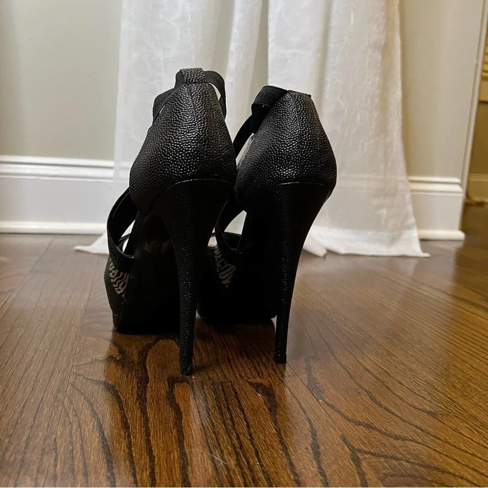 Colin Stuart black platform shoe size 10B               #42